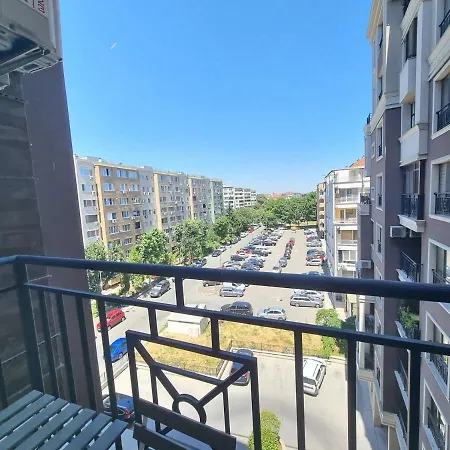 Sunrise Dreams With Free Parking בורגאס