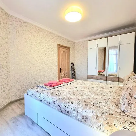 Sunrise Dreams With Free Parking Apartament