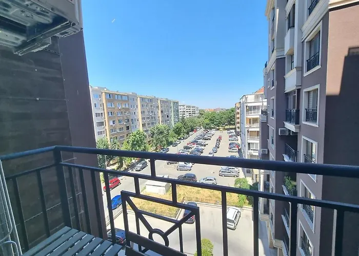 Sunrise Dreams With Free Parking בורגאס